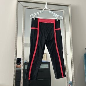 Excellent condition Lululemon run yoga leggings calf length size 8 black & pink